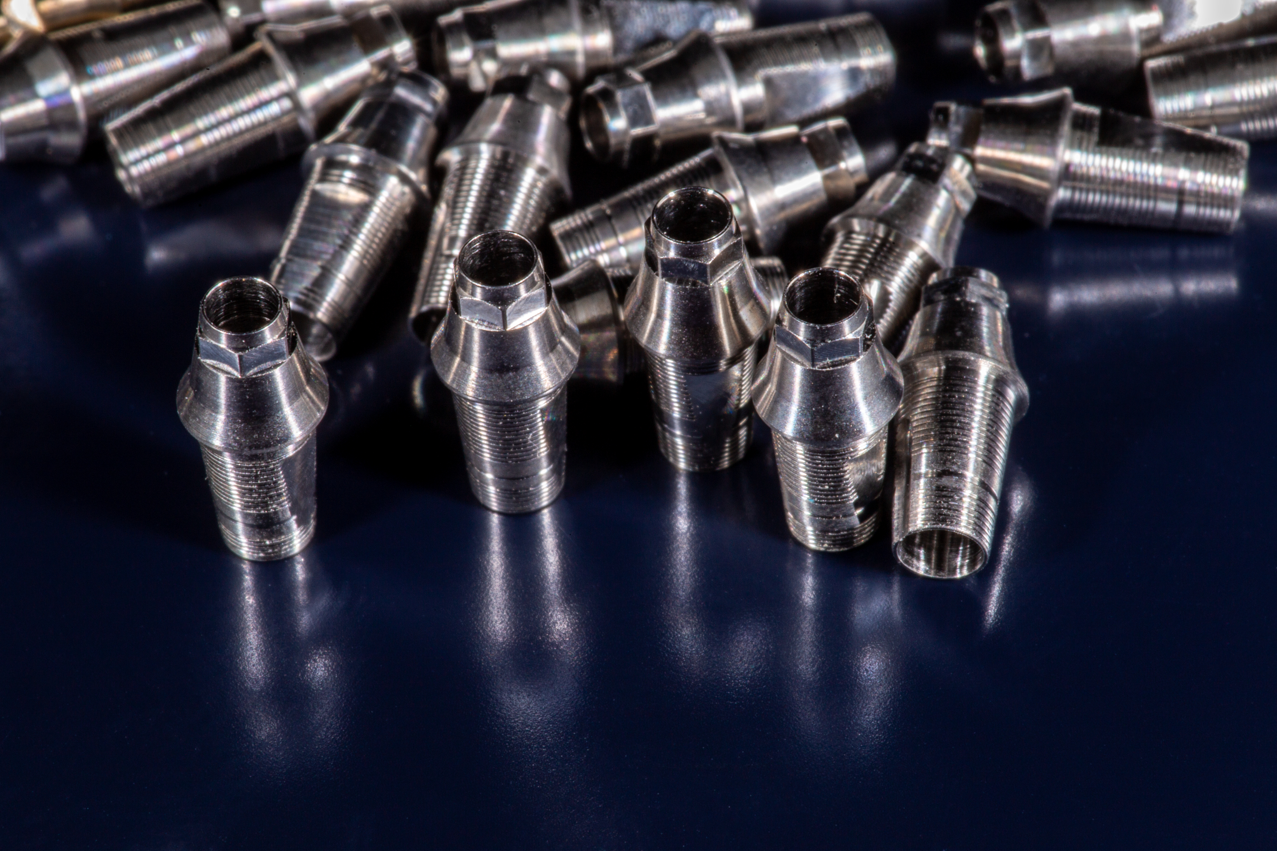 Ti-base протетика: Зубной техник услуги Алматы для Ti-base протетики в цифровой лаборатории.