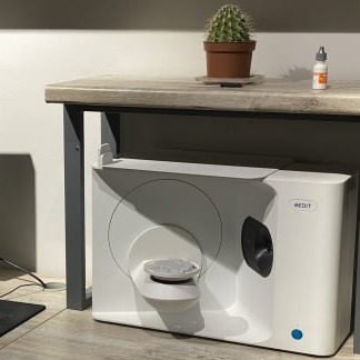 Сканер для цифровой зуботехнической лаборатории Алматы обеспечивает точное 3D моделирование зубов.