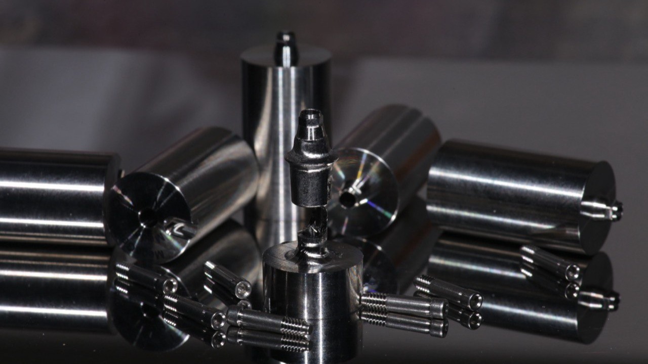 Абатмент прямой: Фрезеровка зубов Алматы для прямых абатментов в зуботехнической лаборатории.